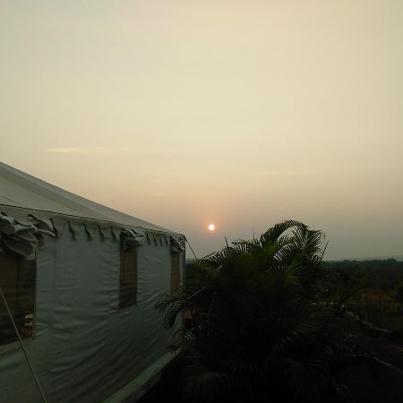 Palm Springs Lake Resort Jaitāpur Buitenkant foto